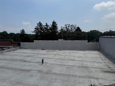 Positioned in the vibrant and commuter-friendly Woodlawn section - photo 16