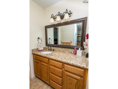 Pool, cul-de-sac & steps to Lake Wichita trails! Spacious - photo 23
