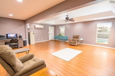 Pool, cul-de-sac & steps to Lake Wichita trails! Spacious - photo 27