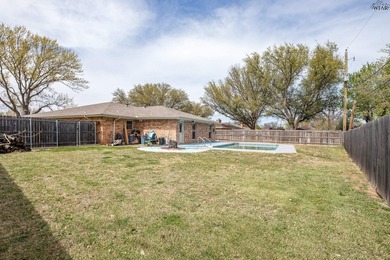 Pool, cul-de-sac & steps to Lake Wichita trails! Spacious - photo 30