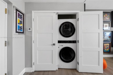 MODERN INDUSTRIAL DESIGN DUPLEX WITH BREATHTAKING MIAMI SUNSET