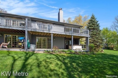 Lake Condo For Sale in Clarkston, Michigan