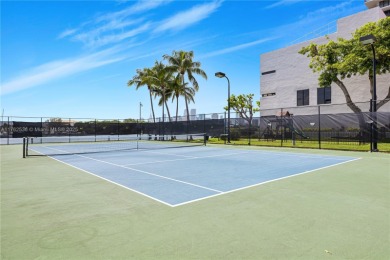 MODERN INDUSTRIAL DESIGN DUPLEX WITH BREATHTAKING MIAMI SUNSET