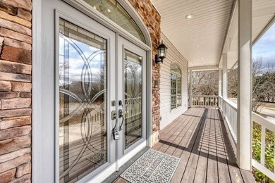 Welcome to lakeside living in the highly sought-after Notla - photo 6