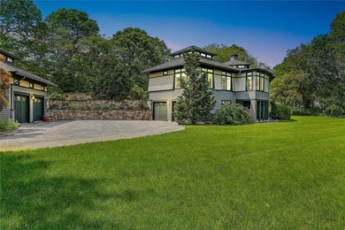 This custom-built Contemporary home designed by the world-famous - photo 11