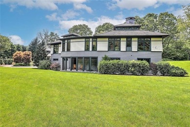 This custom-built Contemporary home designed by the world-famous - photo 12
