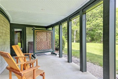 This custom-built Contemporary home designed by the world-famous - photo 14