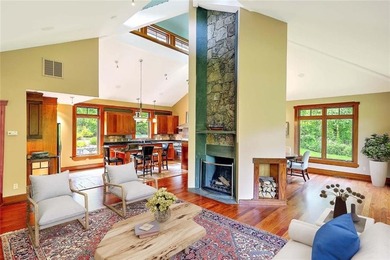 This custom-built Contemporary home designed by the world-famous - photo 20