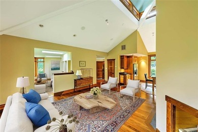 This custom-built Contemporary home designed by the world-famous - photo 21
