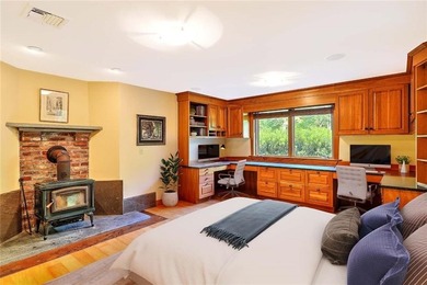 This custom-built Contemporary home designed by the world-famous - photo 33