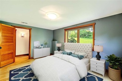 This custom-built Contemporary home designed by the world-famous - photo 38
