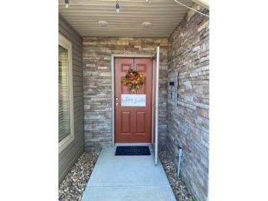 Beautiful Condo located in The Villas of Woodson Bend, a gated - Lake Condo For Sale in Bronston, Kentucky