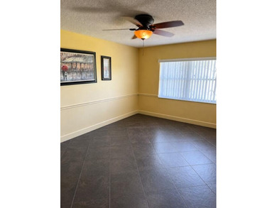 Welcome to Glen Walk! This 3-bedroom, 2.5-bath home is nestled - photo 8