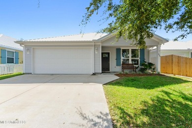Welcome to this beautifully maintained 3-bedroom, 2-bath home - photo 2