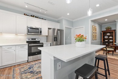 Welcome to this beautifully maintained 3-bedroom, 2-bath home - photo 9