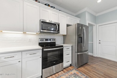 Welcome to this beautifully maintained 3-bedroom, 2-bath home - photo 10
