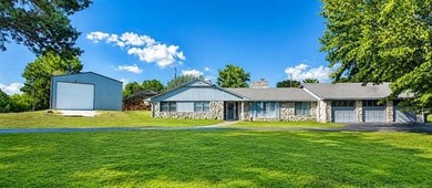 Welcome to lake living at its finest in the desirable Timberlane - photo 2
