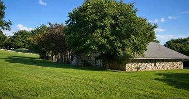 Welcome to lake living at its finest in the desirable Timberlane - photo 5