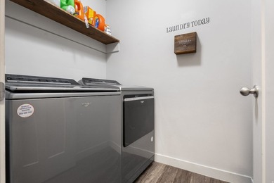 Welcome to this beautifully maintained end-unit in Vineyard - photo 14