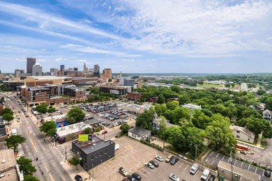 Stunning 17th-floor condo with incredible city views in the - photo 20