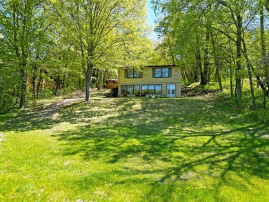 Charming Lake Sylvia Cottage, nestled on the scenic shores of - photo 3