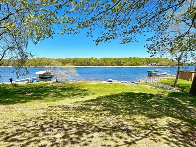 Charming Lake Sylvia Cottage, nestled on the scenic shores of - photo 5
