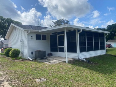 Cute 2 bedroom home in Oak Run is super neat and clean, and it's - photo 3