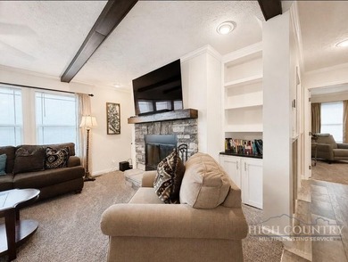 Experience an ideal blend of modern comfort and mountain living - photo 12