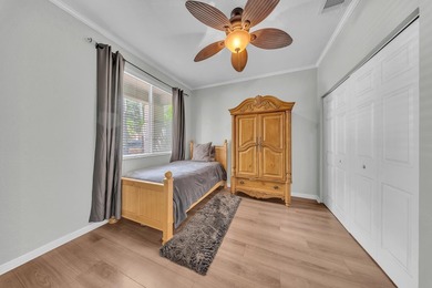 New Price! WPB resort-style lakefront living in this spacious - photo 12