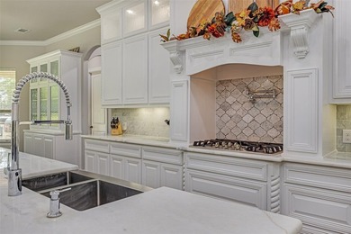 Experience the perfect blend of luxury, privacy & convenience in - photo 13