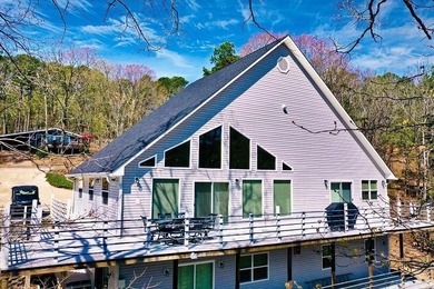 3,400+/- 4 BEDROOM, 3 BATH LAKEFRONT HOME WITH 2 BOAT SLIPS WITH - photo 14