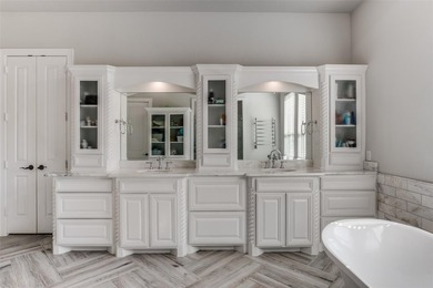 Experience the perfect blend of luxury, privacy & convenience in - photo 17