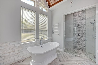 Experience the perfect blend of luxury, privacy & convenience in - photo 18