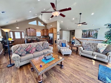 3,400+/- 4 BEDROOM, 3 BATH LAKEFRONT HOME WITH 2 BOAT SLIPS WITH - photo 20