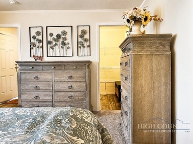 Experience an ideal blend of modern comfort and mountain living - photo 20