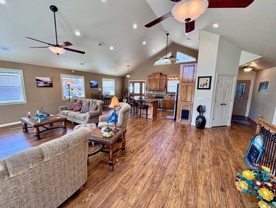 3,400+/- 4 BEDROOM, 3 BATH LAKEFRONT HOME WITH 2 BOAT SLIPS WITH - photo 21