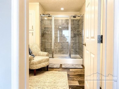 Experience an ideal blend of modern comfort and mountain living - photo 22
