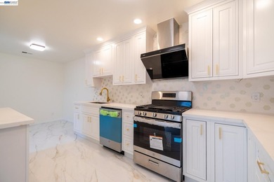 This beautifully and fully remodeled duet-style home, built in - photo 9
