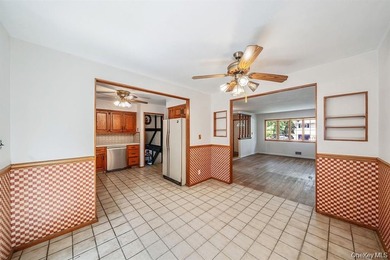 Welcome to 34 Grist Mill Ln. located in the desirable Halesite - photo 11