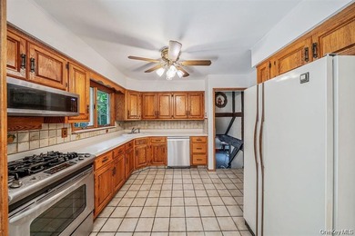 Welcome to 34 Grist Mill Ln. located in the desirable Halesite - photo 12