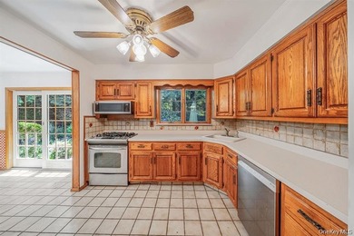 Welcome to 34 Grist Mill Ln. located in the desirable Halesite - photo 13