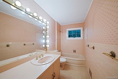 Welcome to 34 Grist Mill Ln. located in the desirable Halesite - photo 15