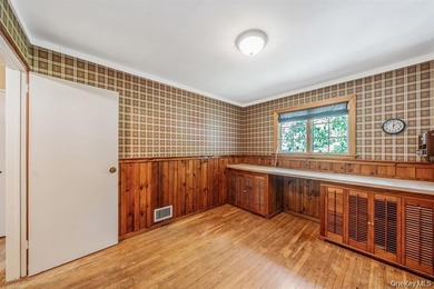Welcome to 34 Grist Mill Ln. located in the desirable Halesite - photo 18