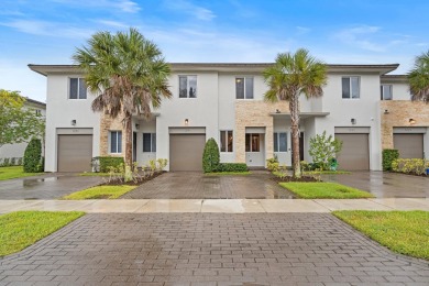 (private lake, pond, creek) Townhome/Townhouse For Sale in Royal Palm Beach Florida