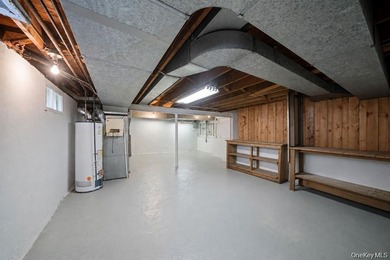 Welcome to 34 Grist Mill Ln. located in the desirable Halesite - photo 24