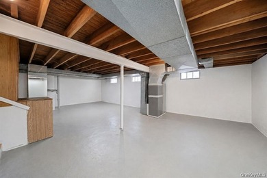 Welcome to 34 Grist Mill Ln. located in the desirable Halesite - photo 25