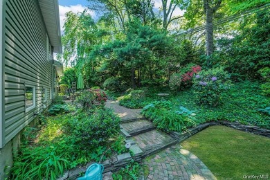 Welcome to 34 Grist Mill Ln. located in the desirable Halesite - photo 31