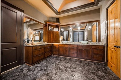 Stunning 40-acre one-of-a-kind equestrian estate with panoramic - photo 15