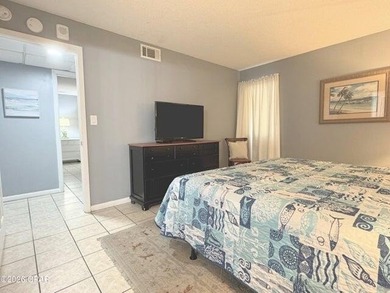 Incredible glass-front unit! Experience the ultimate coastal - photo 19