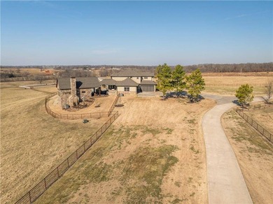 Stunning 40-acre one-of-a-kind equestrian estate with panoramic - photo 24